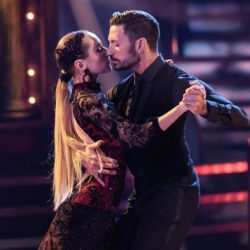 Rosa bailar un tango en el teatro